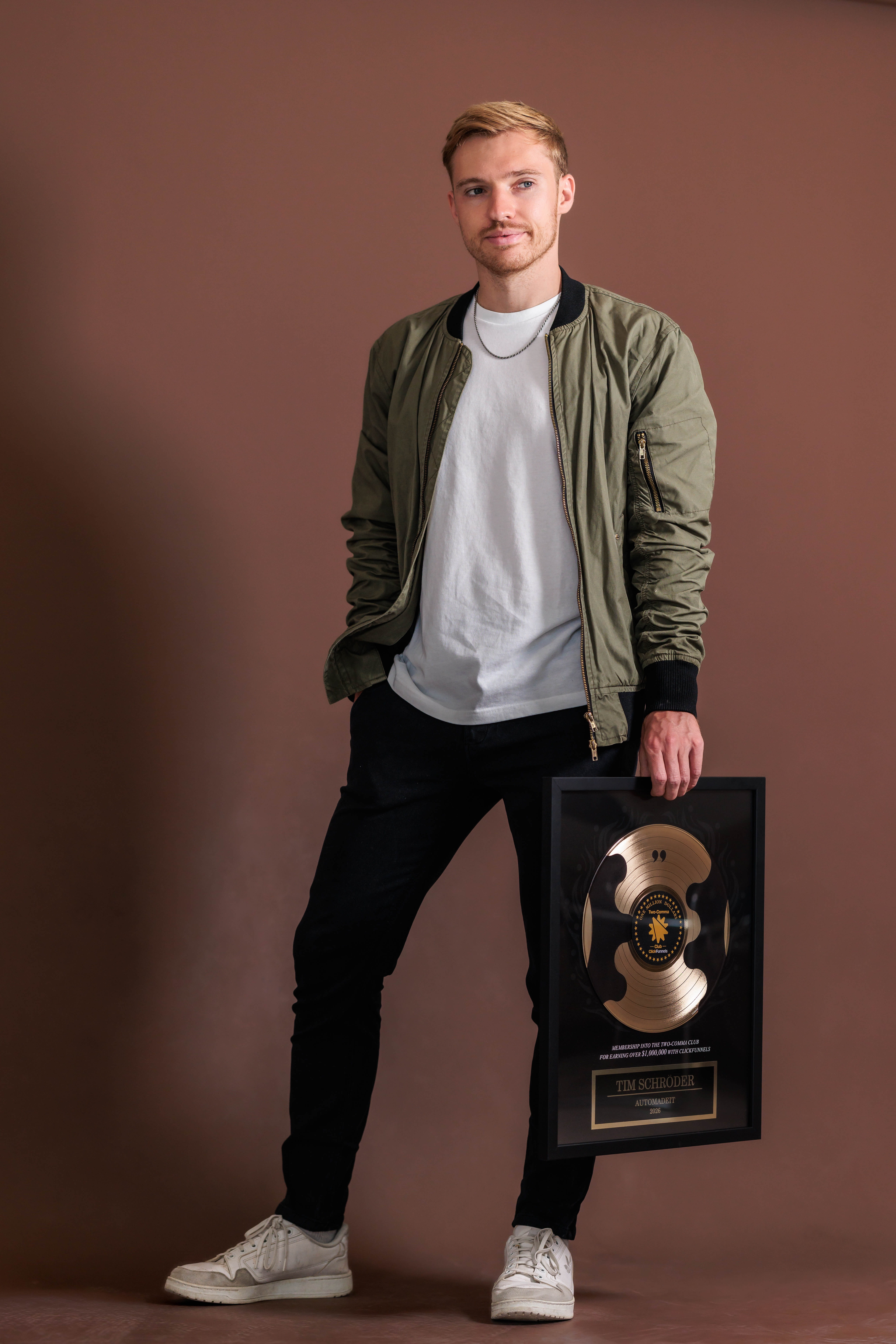 Tim Schröder mit den Two-Comma-Club-Awards